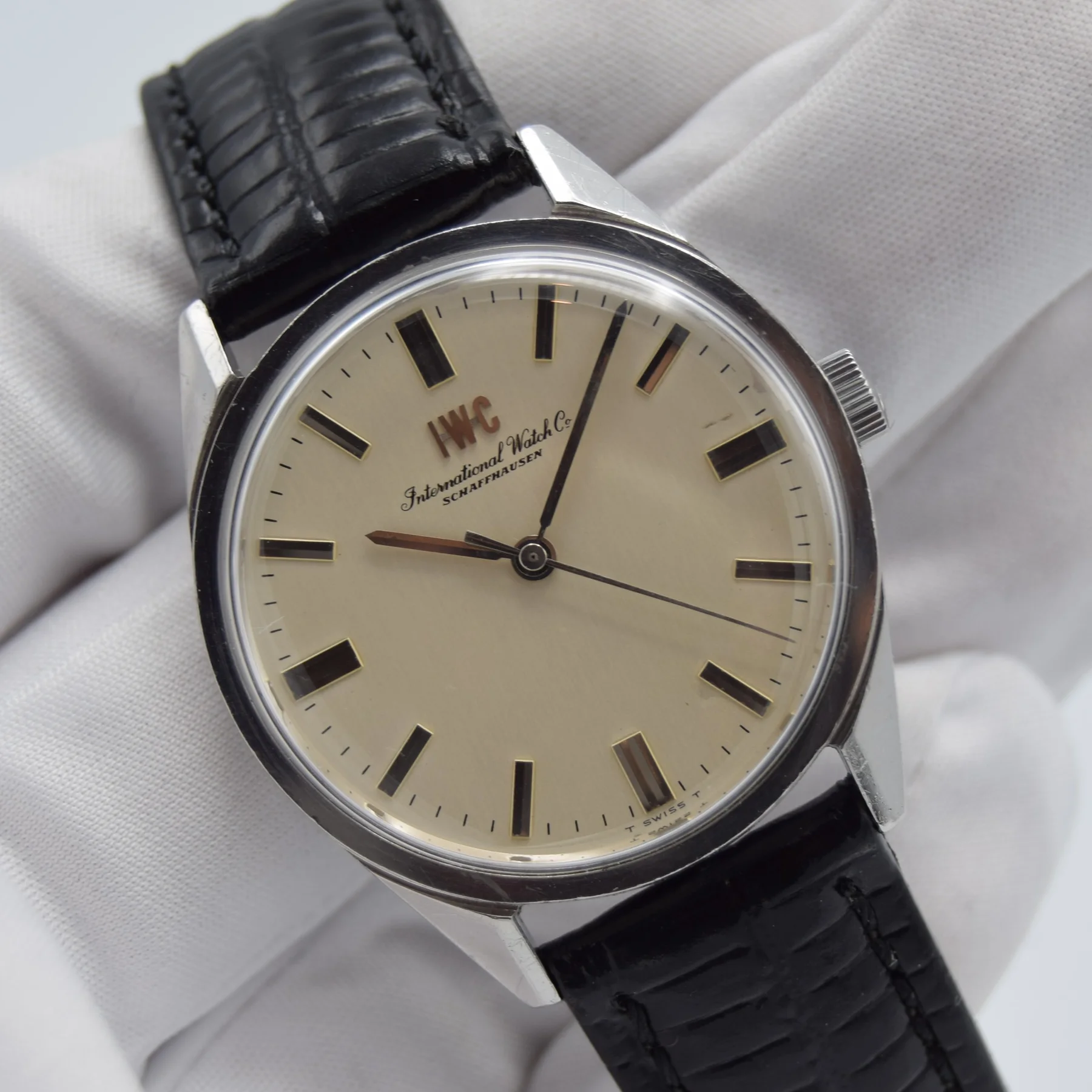 IWC R810 — front view