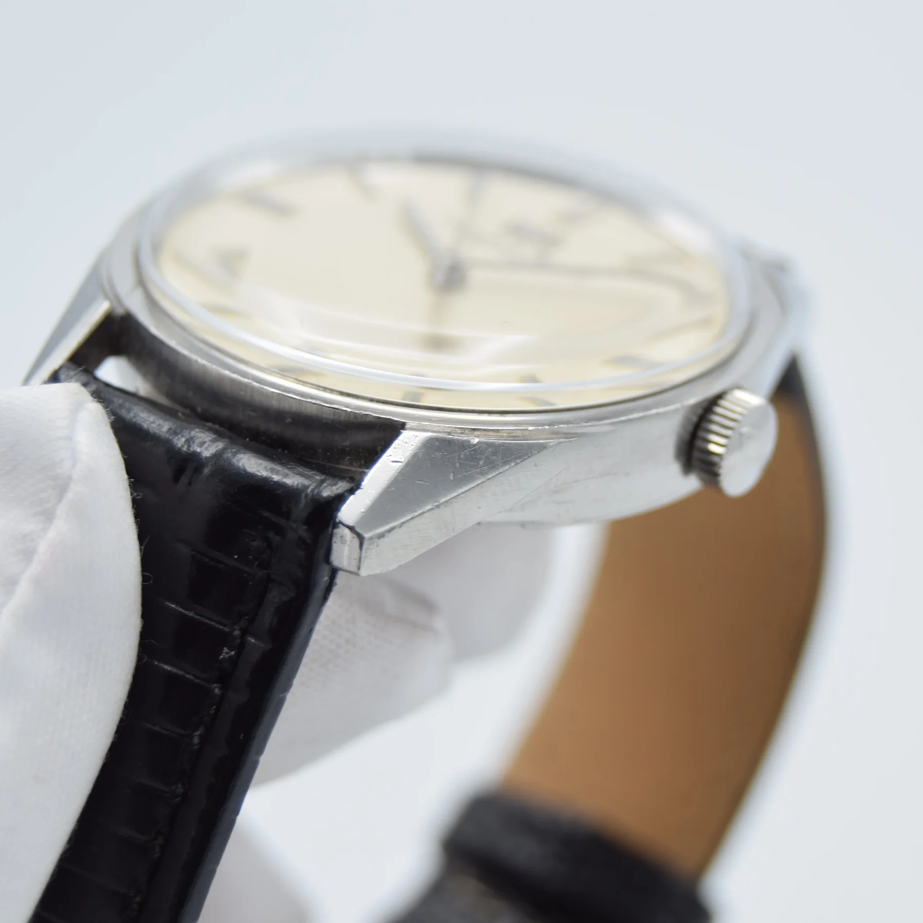 IWC R810 — gallery view 2