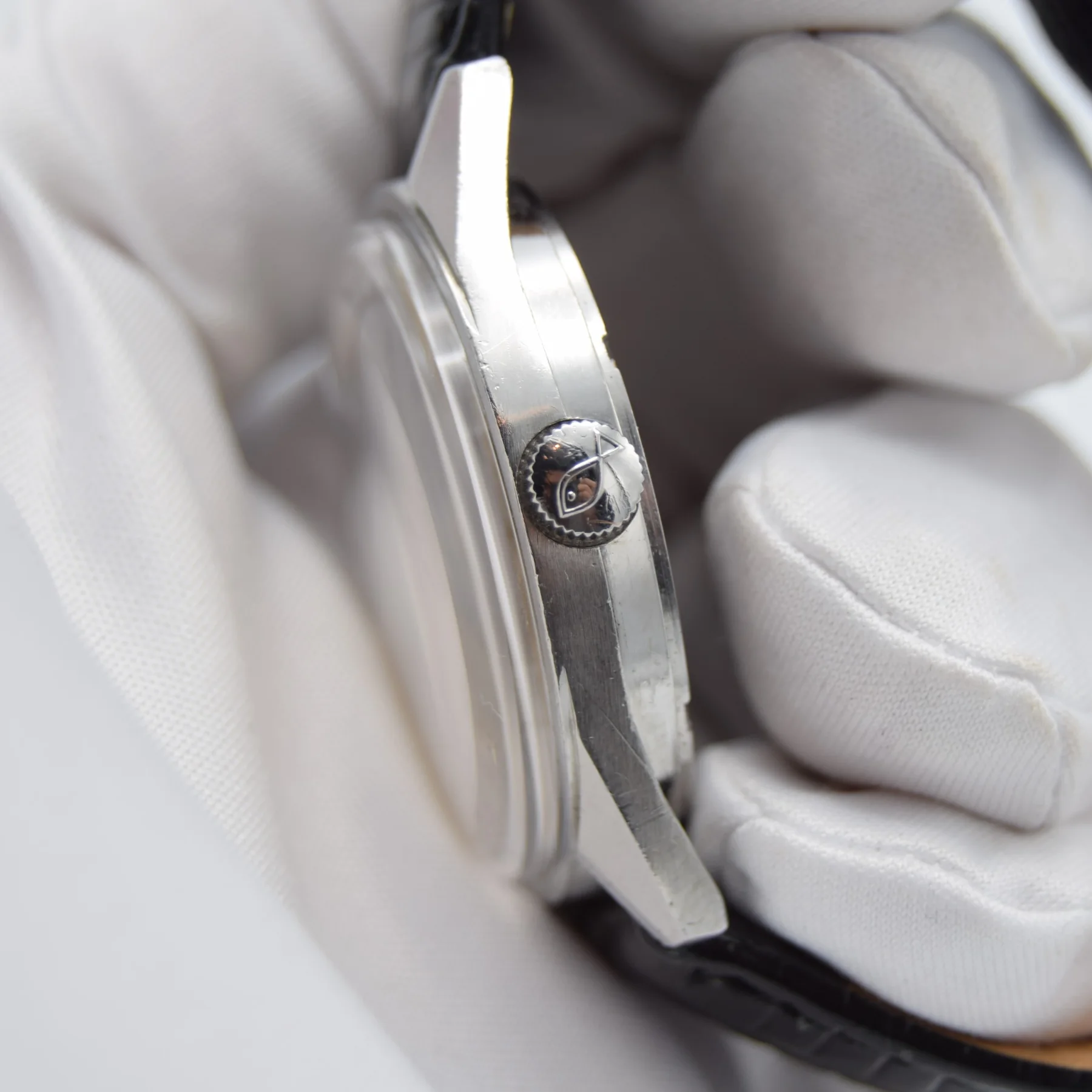 IWC R810 — gallery view 3