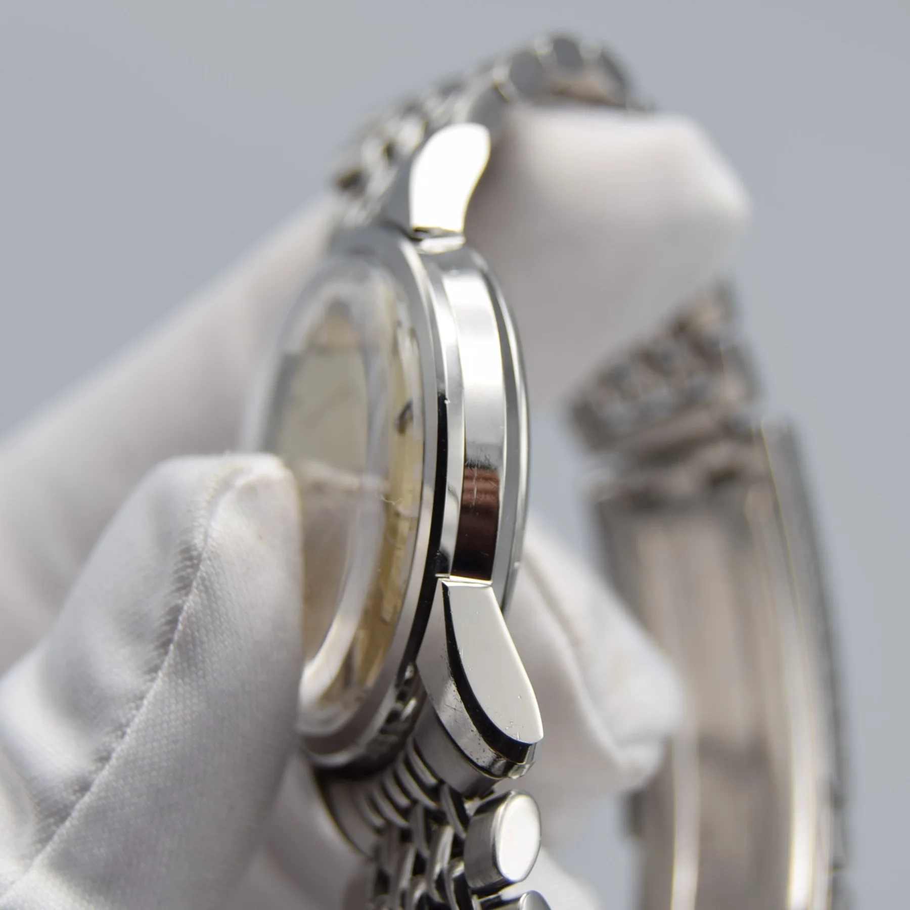 Omega 166.009 Tuxeedo Dial — gallery view 2