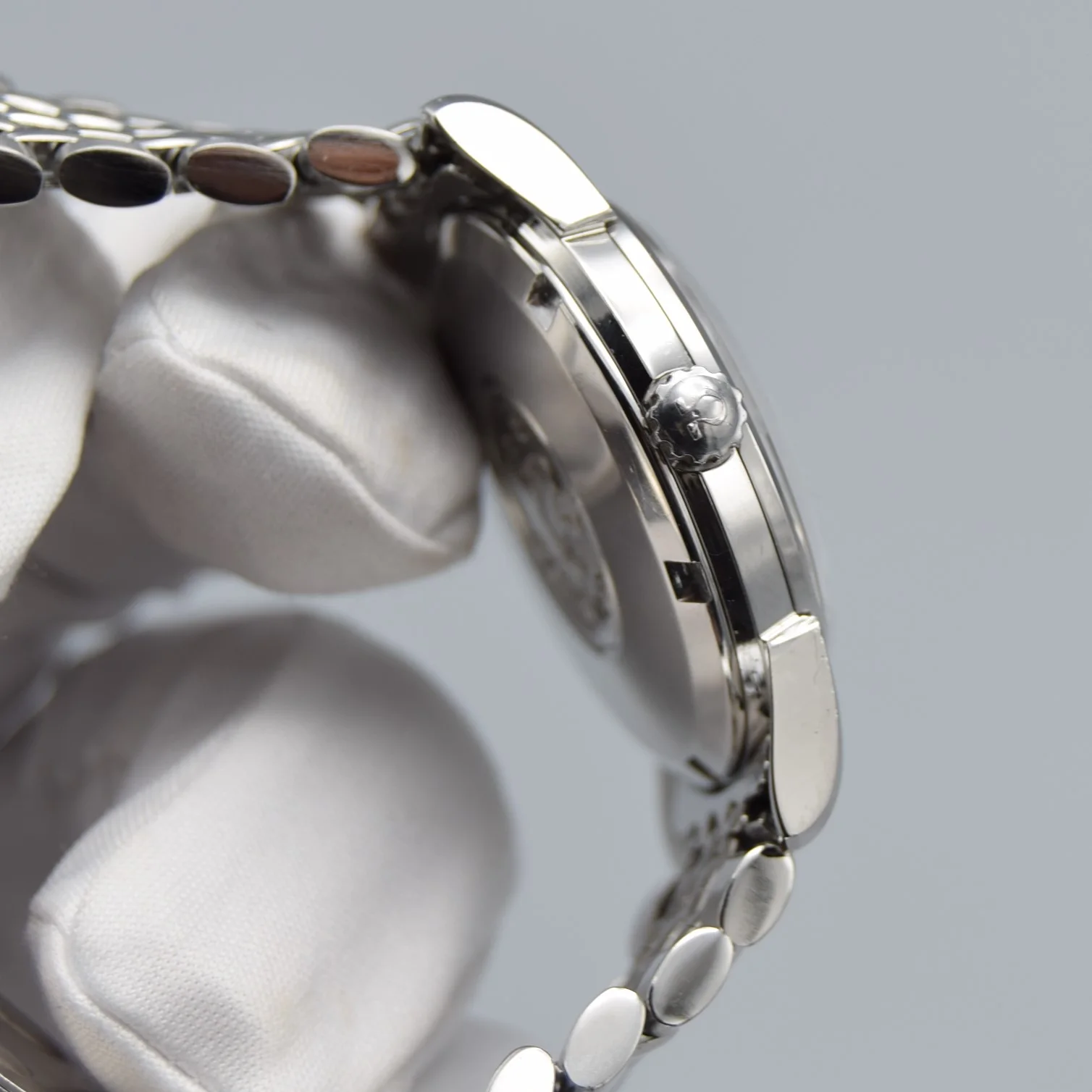 Omega 166.009 Tuxeedo Dial — gallery view 3