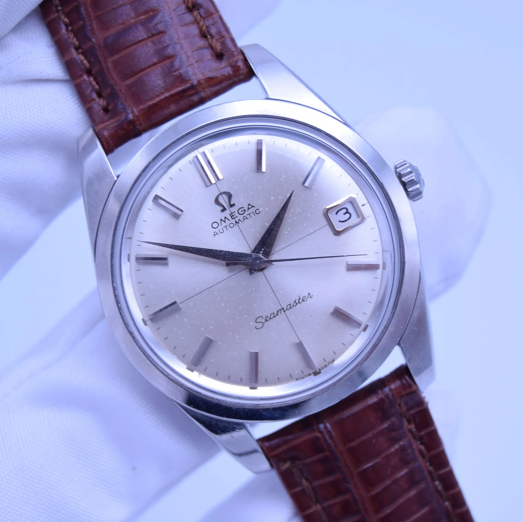 Omega 166.010 Crosshair — front view