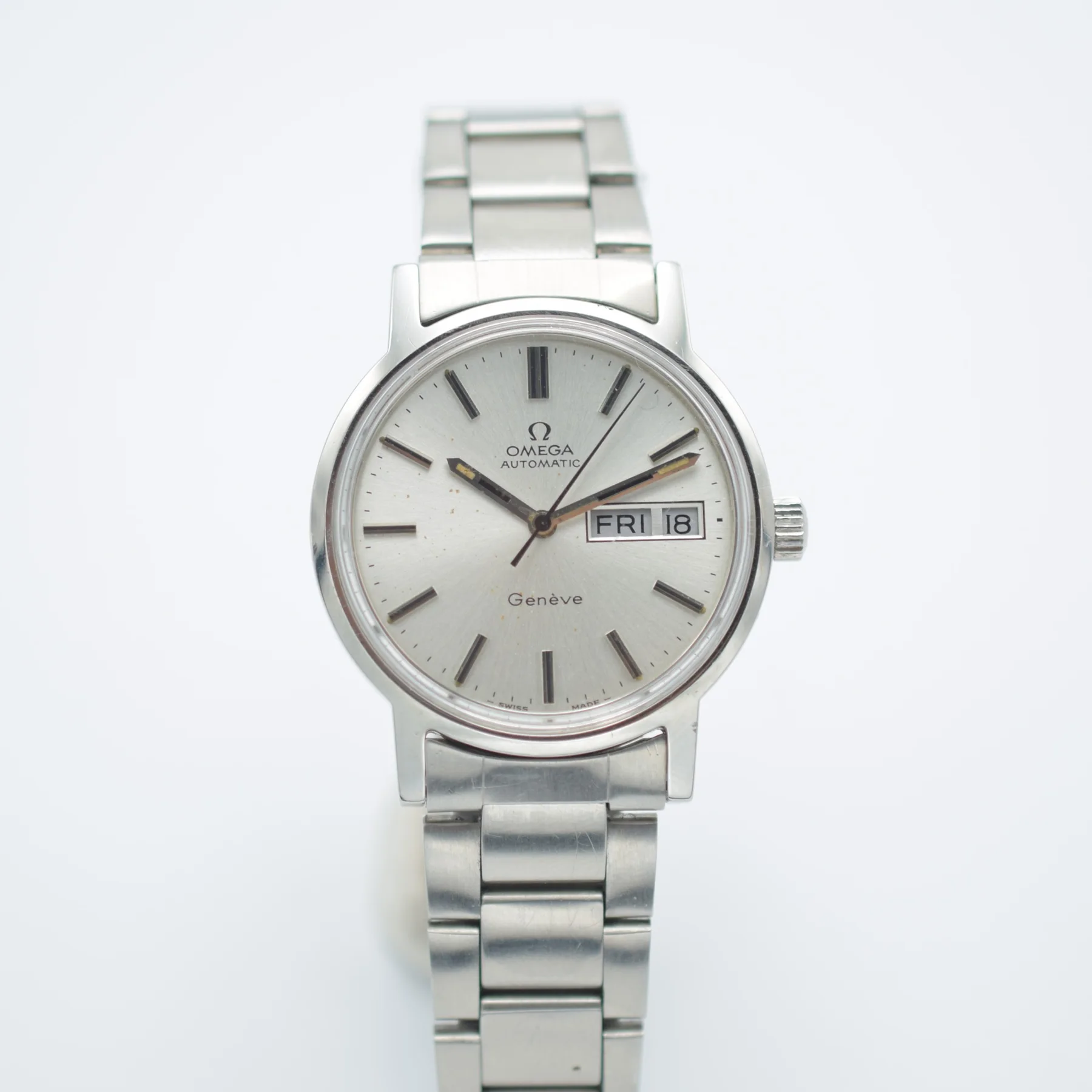 omega 562 — gallery view 3