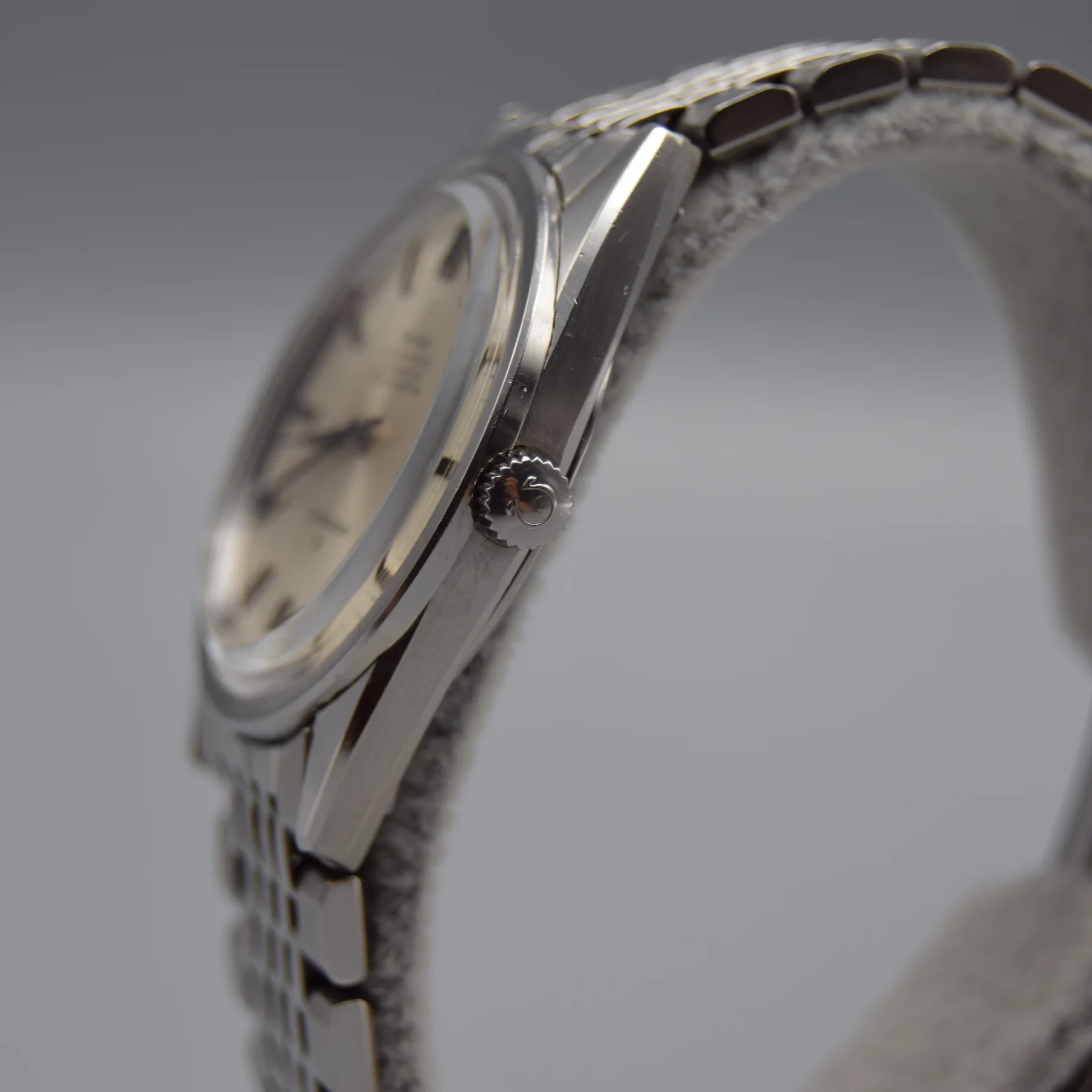 Omega Constellation 167.021 — side profile