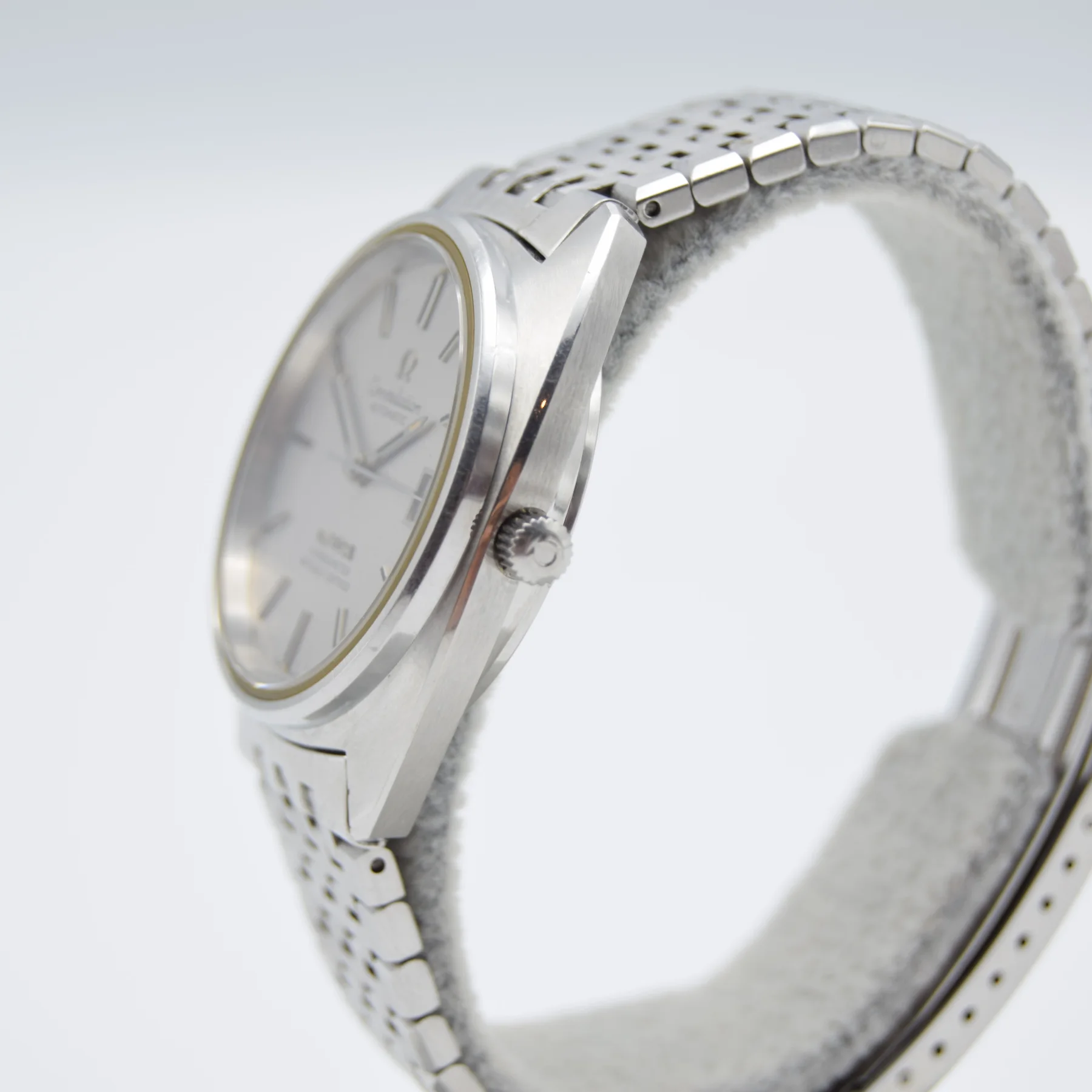 Omega Constellation 168.0056 — three-quarter view