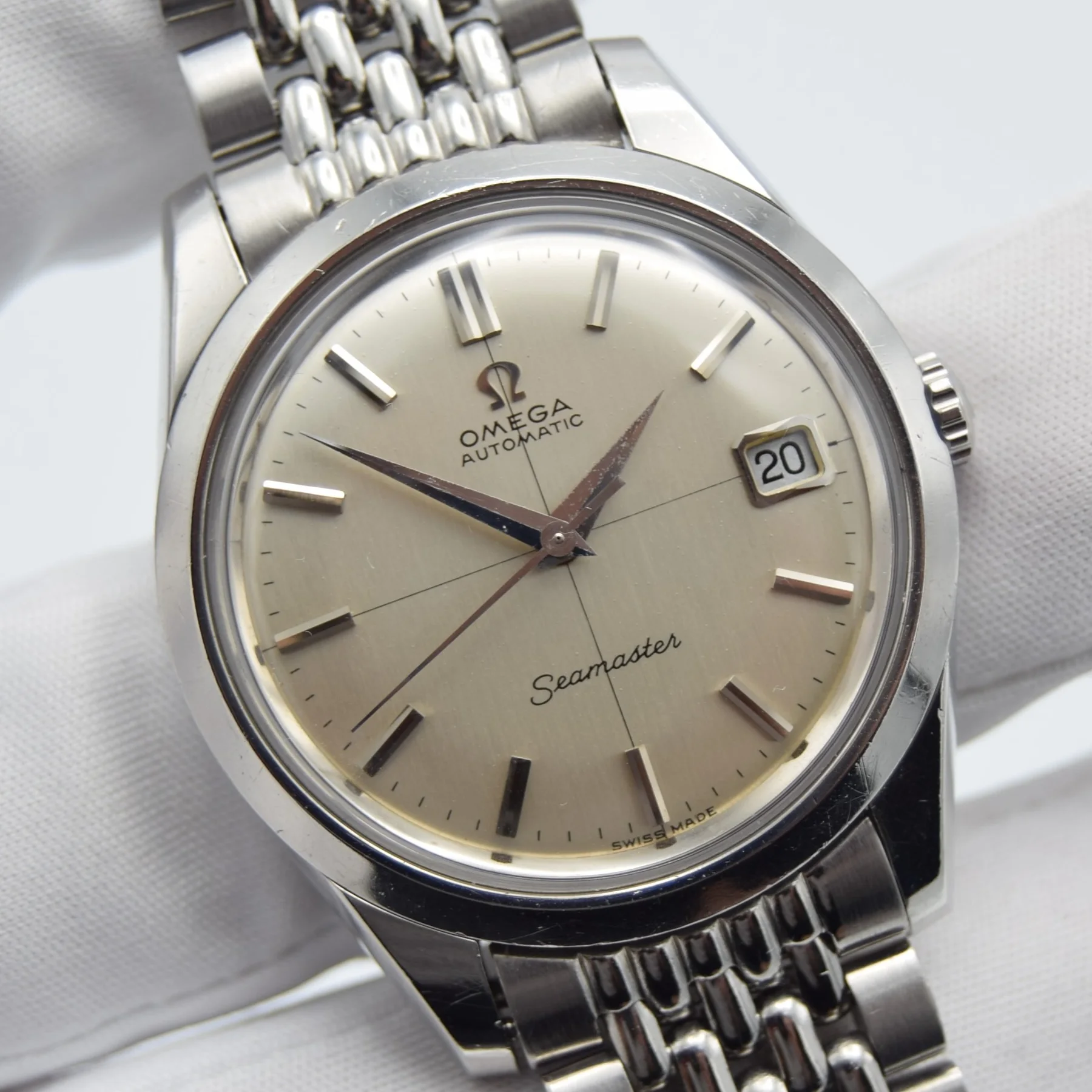 Omega Seamaster 166.010-67 Crosshair — front view