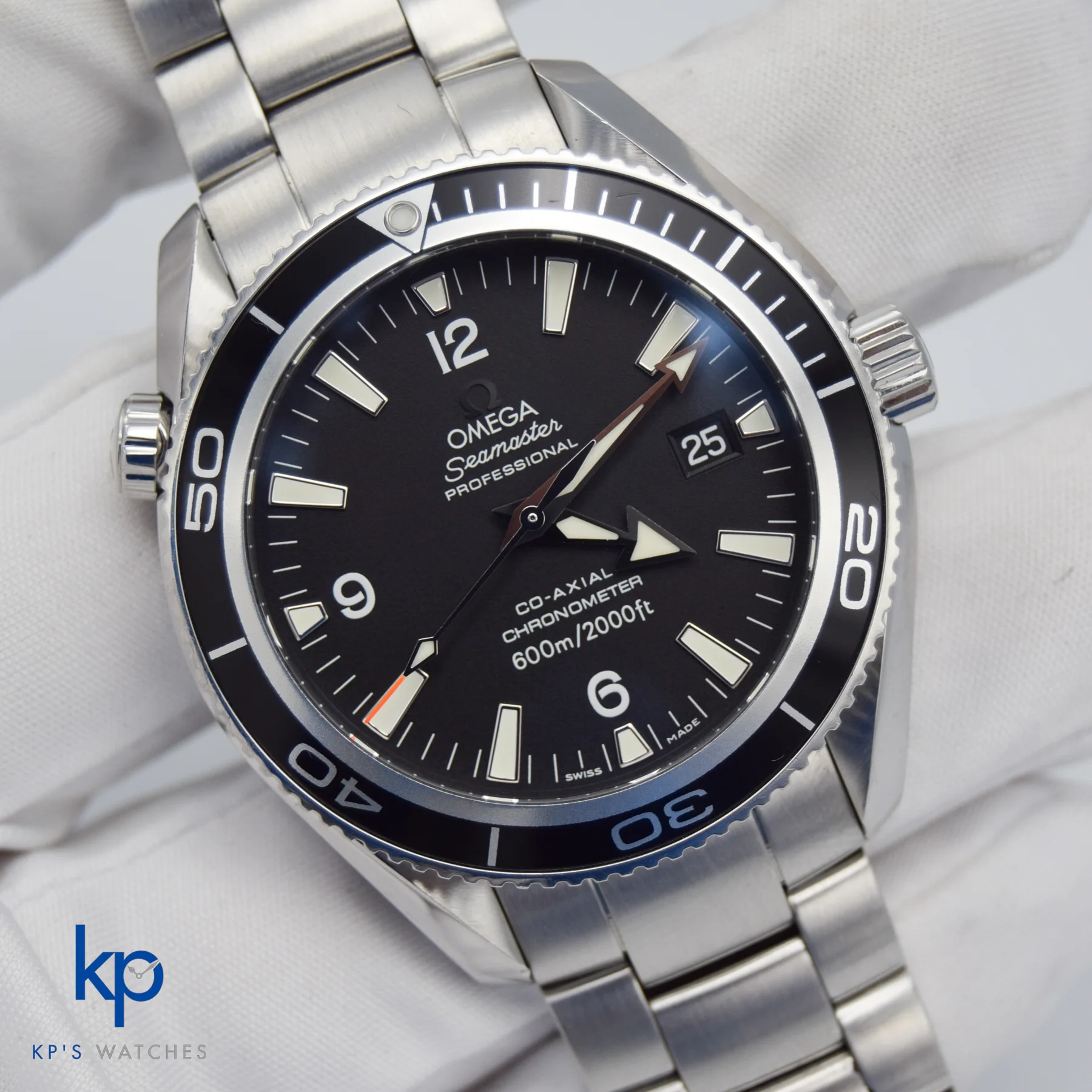 Omega Seamaster Planet Oean — front view
