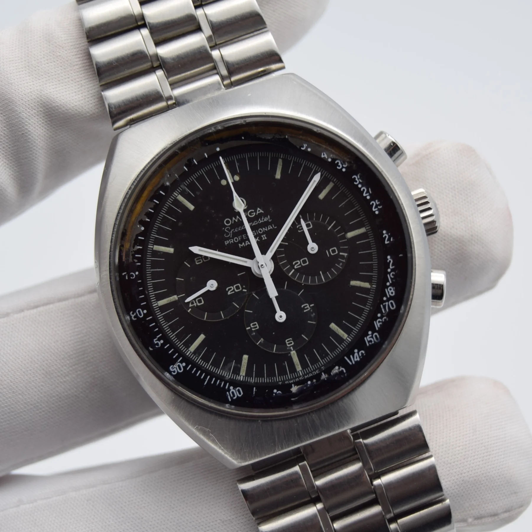 Omega Speedmaster Mark ii — front view